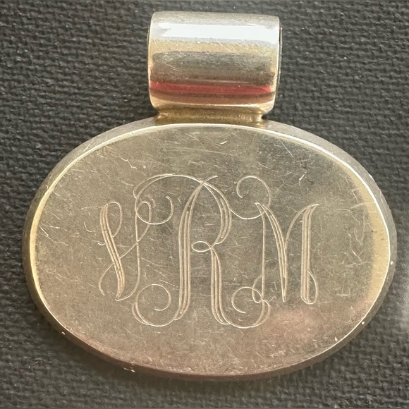 925 Sterling’s Silver VRM engraved monogram pendant - Picture 1 of 6